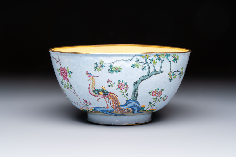 A Chinese Canton enamel 'Phoenix' bowl, Wan Yanchang Zhi 萬延常製 mark, 18th C.
