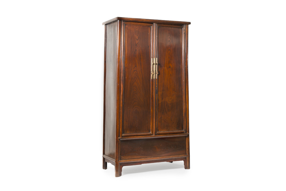 A large Chinese elmwood tapered round-corner cabinet, 'Yuanjiaogui', early Qing, 17/18th C.