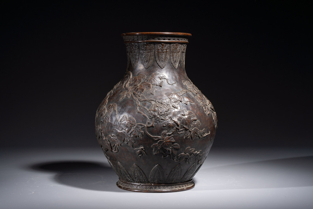 A fine Japanese bronze vase with vines and insects design, Okazaki Sessei 岡崎雪聲 mark, Meiji, 19/20th C.