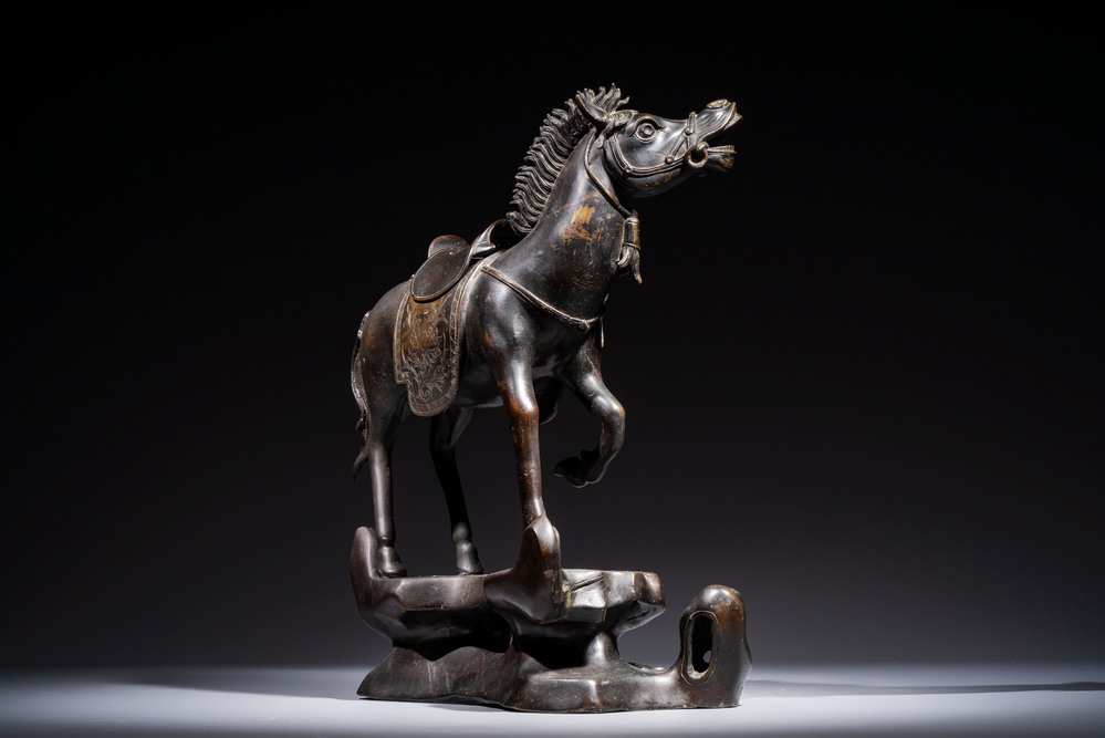 A large Chinese bronze horse-shaped incense burner and cover, 17/18th C.