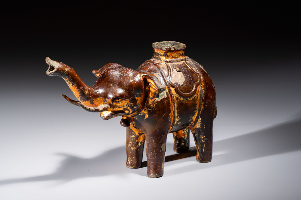A Vietnamese gilt-lacquered bronze 'Elephant' ewer, 19th C.