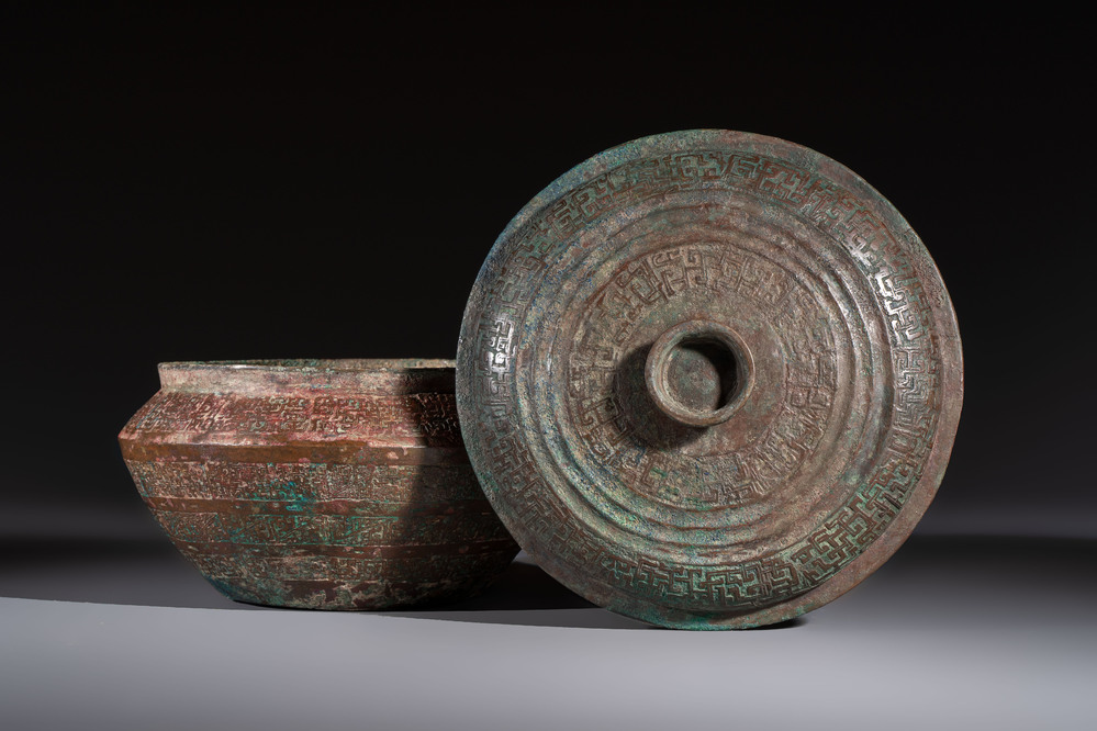 A Chinese archaic bronze serving vessel and cover, Eastern Zhou/Spring and Autumn
