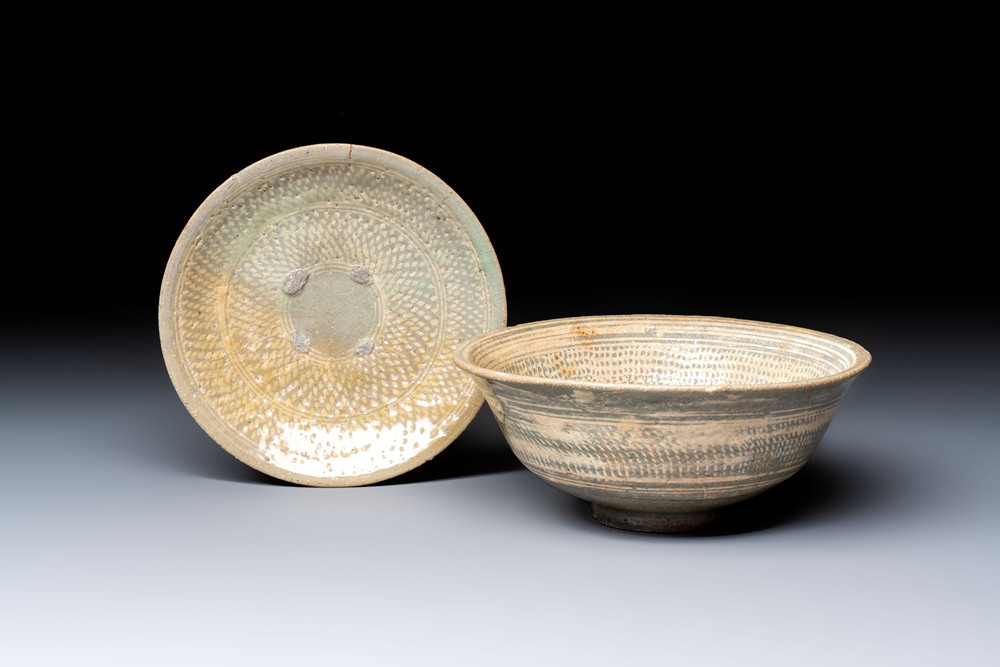 A Korean slip-inlaid celadon dish and bowl, Joseon, 14/16th C.