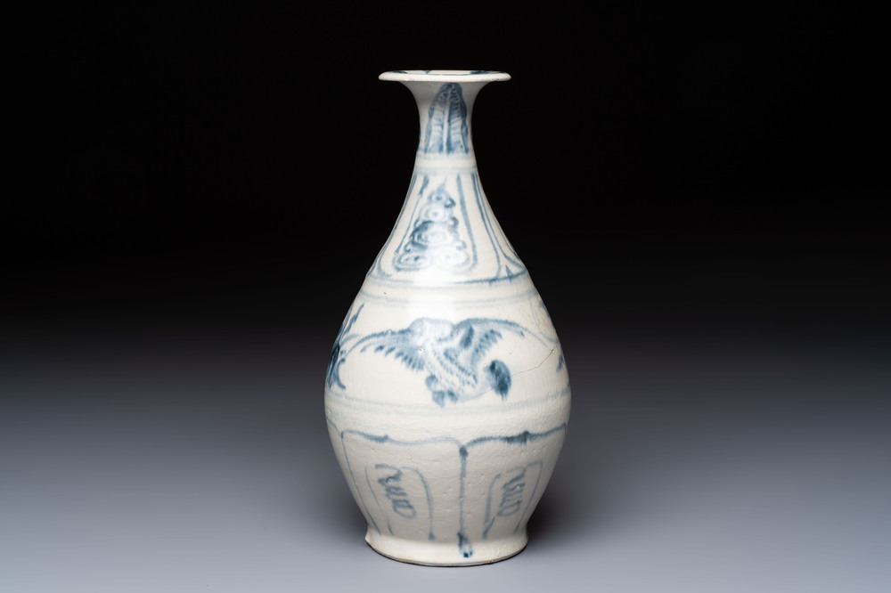 A Vietnamese blue and white vase, Hoi An Hoard, 15th C.