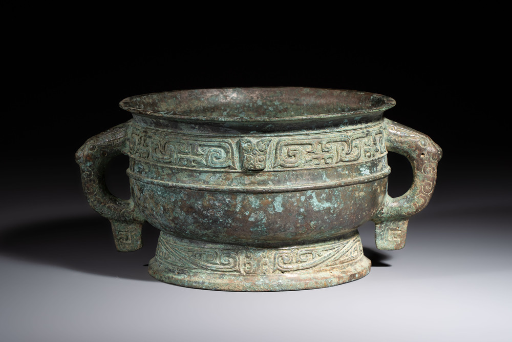 An inscribed Chinese archaic bronze food vessel, Gui 簋, Western Zhou