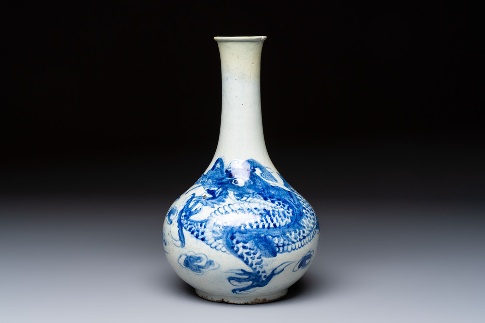A Korean blue and white 'Dragon' bottle vase, Joseon, 19th C.