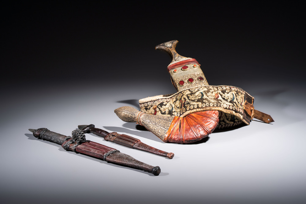 A Yemen jambiya-style dagger or &lsquo;asib&rsquo; with horn hilt and silver-plated mounts, and two African daggers, 19th/20th C.