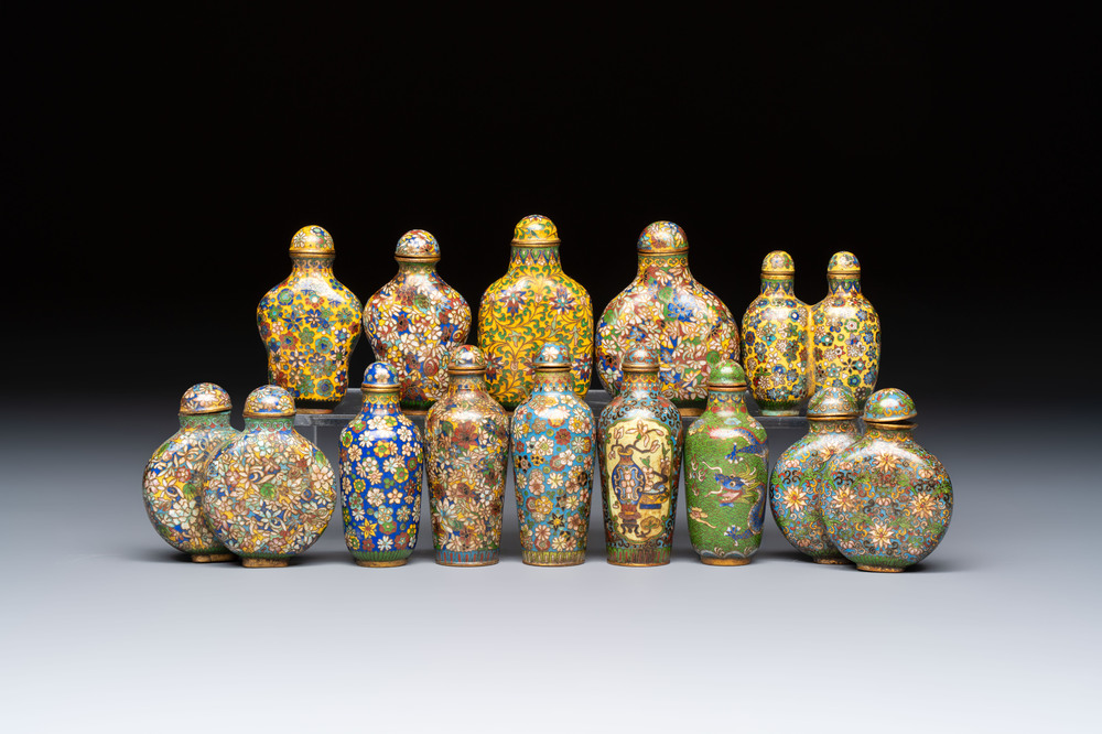 A collection of 12 Chinese cloisonn&eacute; snuff bottles with floral design, 19/20th C.