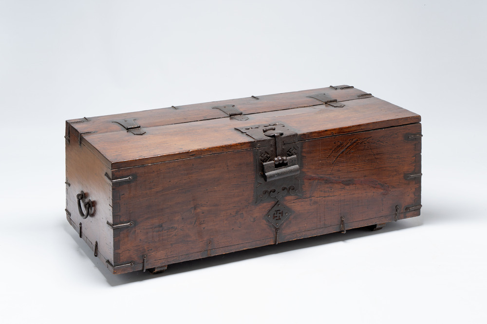 A Korean wrought-iron mounted wooden coin chest (Ton-Kwe), Joseon, 18/19th C.