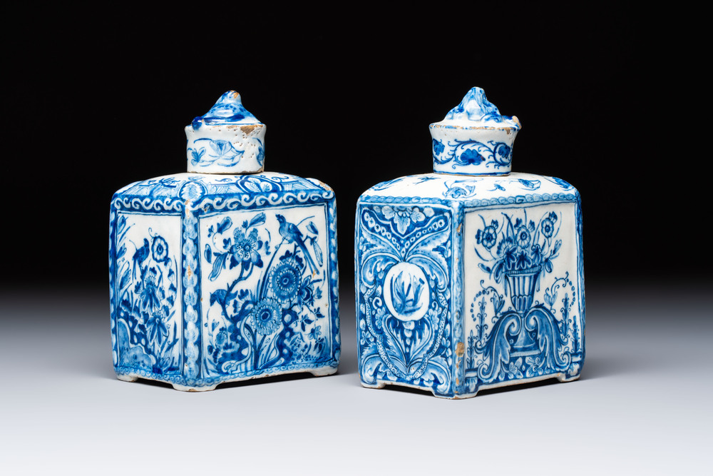A pair of blue and white Dutch Delft square tea caddies and covers, 18th C.