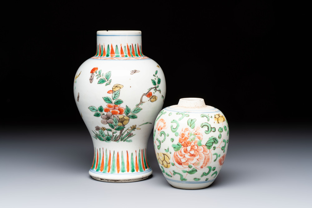 A Chinese wucai 'Poem' vase and a 'Peony scroll' jar, signed Hui An 卉菴, Kangxi