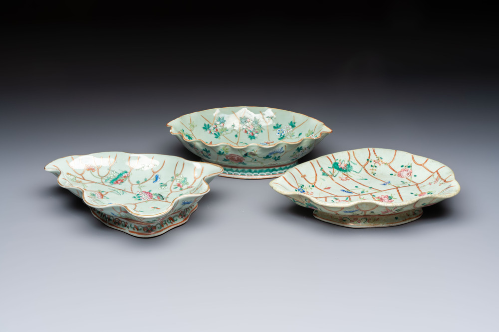 Three Chinese famille rose celadon-ground leaf-form tazzas, Tongzhi and Guangxu marks, 19th C.