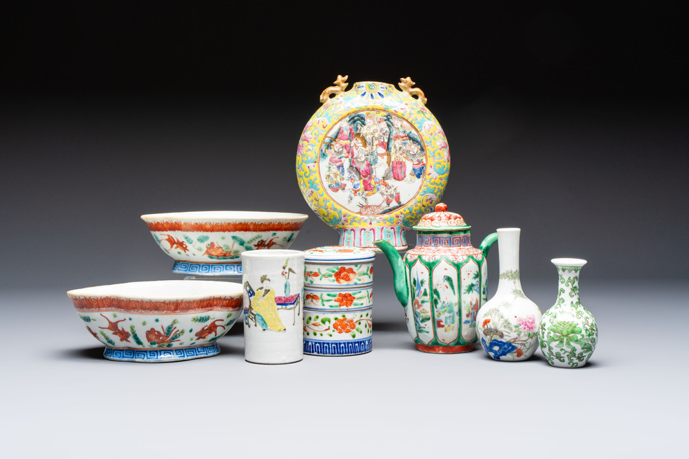 Eight Chinese famille rose and verte wares, 19/20th C.
