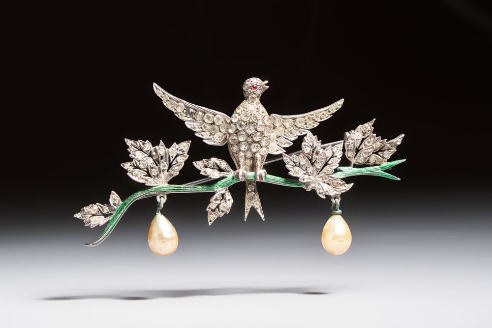 Roger Jean Pierre (ca. 1910 -1984) for Christian Dior: A rare silver 'En Tremblant' bird brooch with enamel, paste and glass pearls, 1958
