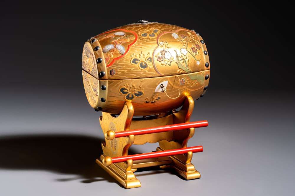 A Japanese Shibayama lacquer taiko drum-shaped casket on its original stand, Taisho, 19/20th C.