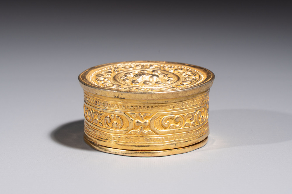 A fine Tibetan gilt-bronze box and cover with repouss&eacute; scroll decoration, 18th C.