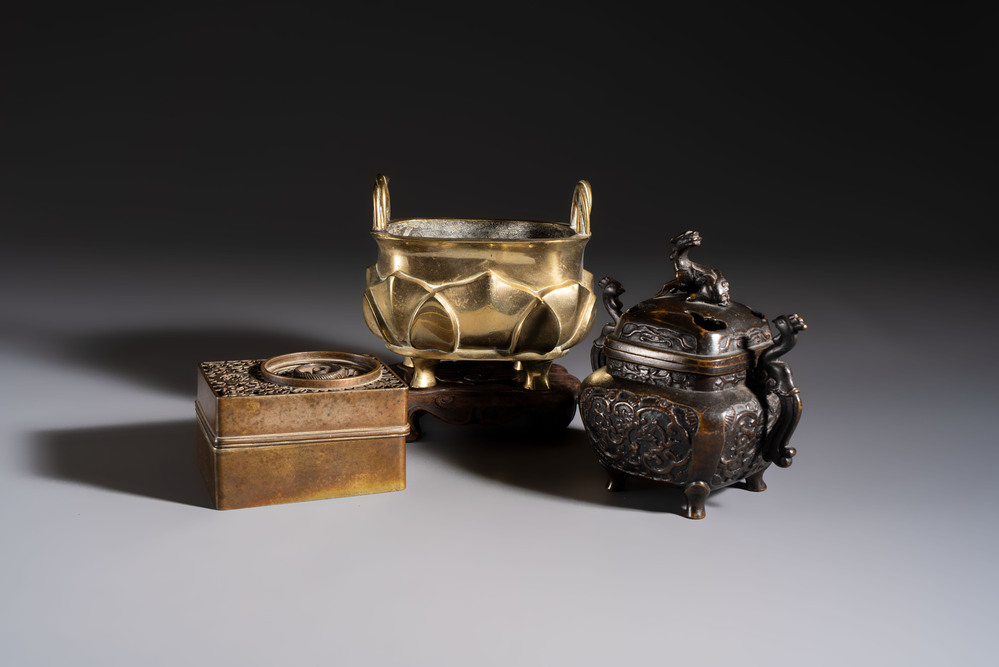 Two Chinese bronze censers and an oil lamp, Xuande and Jin Chun Yuan 金椿源 mark, 19/20th C.