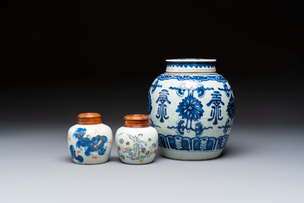 A Chinese blue and white covered jar and two polychrome-decorated jarlets with wooden covers, 18/19th C.