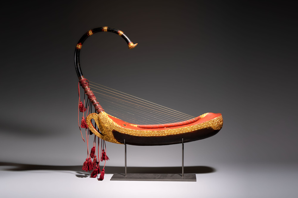 A Burmese gilt-lacquered arched harp or saung-gauk, 19/20th C.