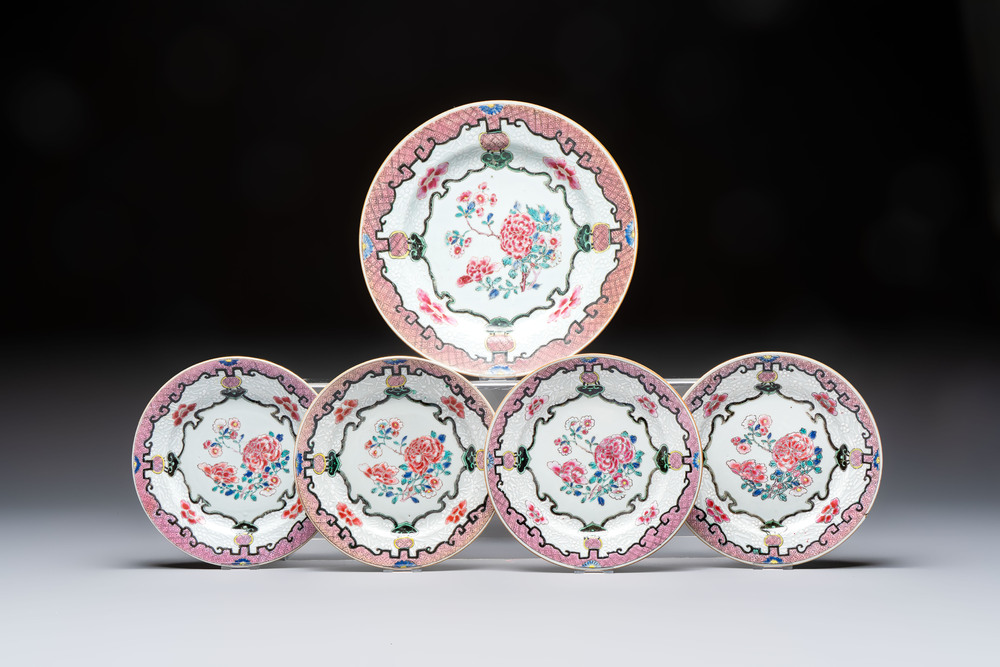 Four Chinese famille rose plates and a dish with floral design, Yongzheng/Qianlong