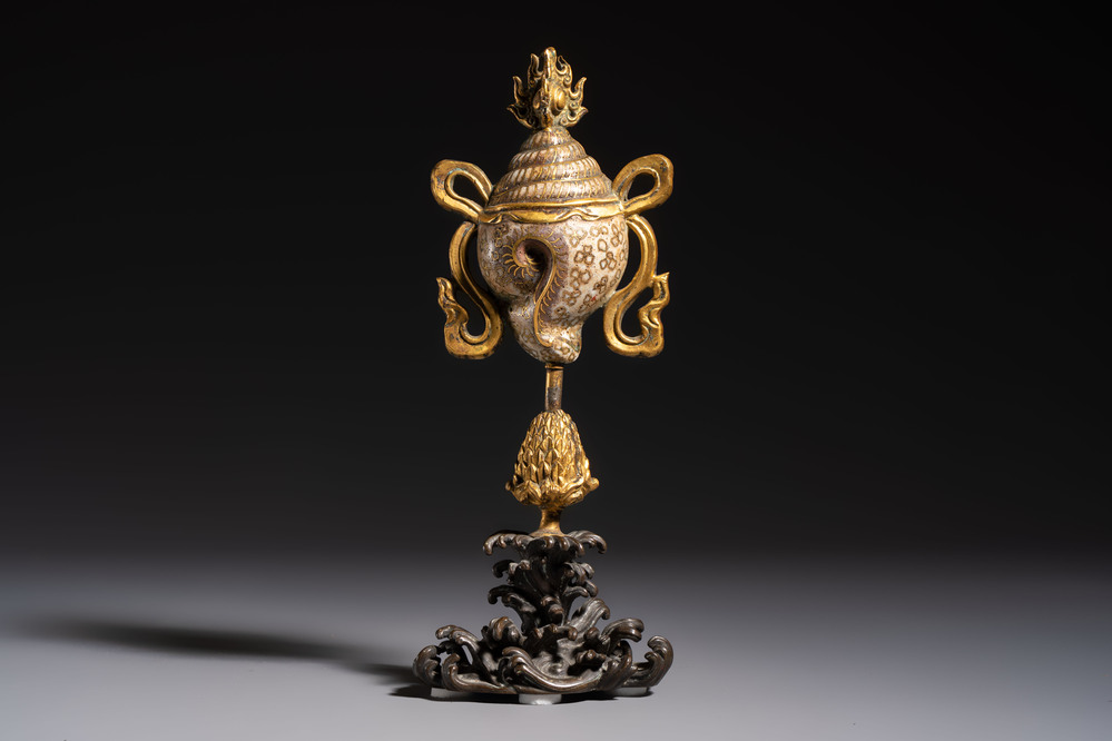 A Chinese parcel-gilt cloisonn&eacute; and bronze 'Conch Shell' Buddhist emblem, 18/19th C.