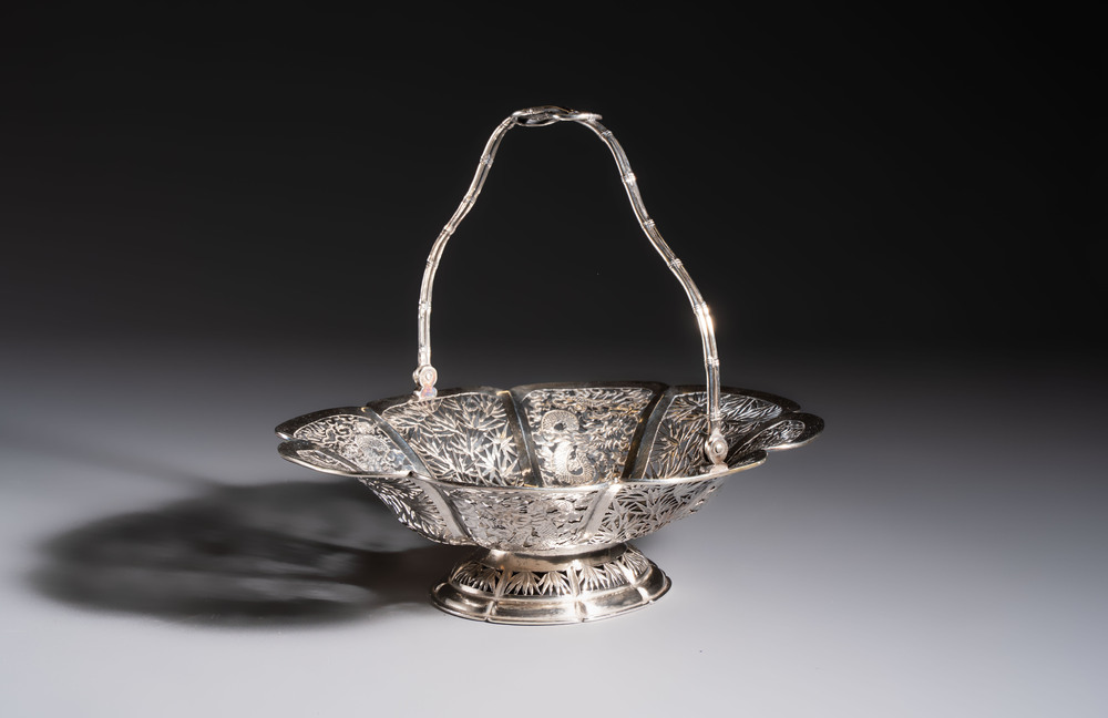 A Chinese silver 'Dragons and Bamboo' basket, Hung Chong 安昌 mark, 19/20th C.