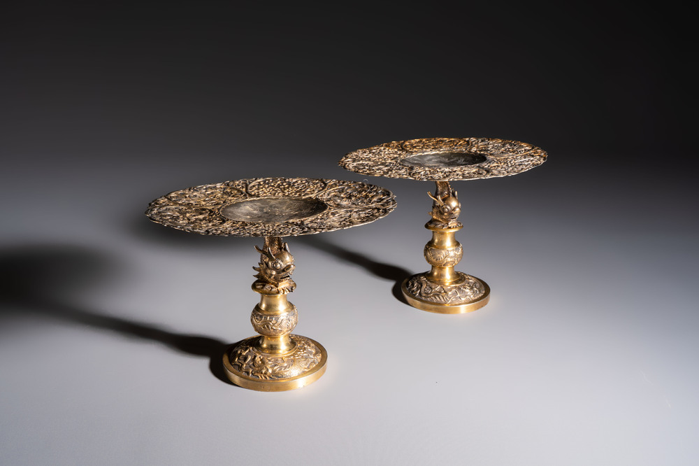 A pair of Chinese gilt-silver 'Dragon' tazzas, Heng Lai 恒來 marks, 19/20th C.