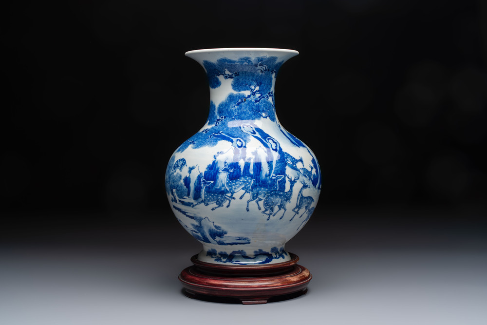 A Chinese blue and white '100 Deers' 'Zun' vase on wooden stand, Kangxi mark, 19th C.