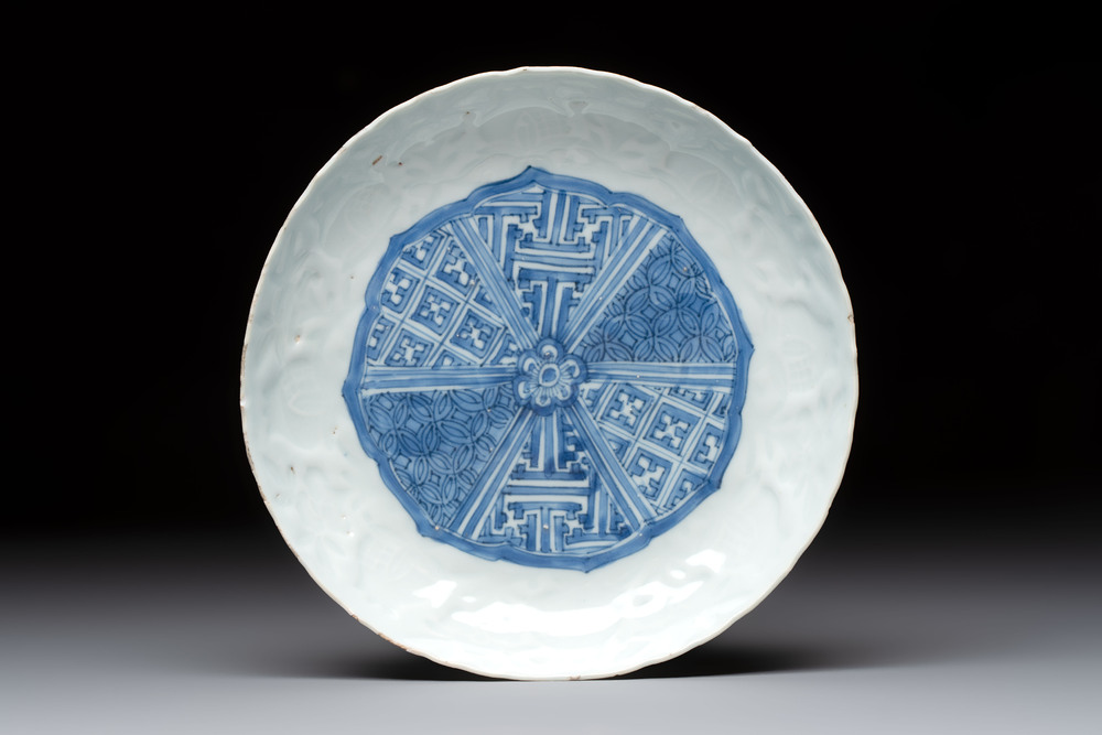 A fine Chinese blue and white moulded Kraak porcelain dish with incised 'Pomegranates' rim, Wanli