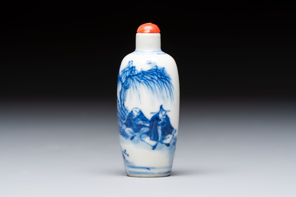 A Chinese blue and white 'Fisherman' snuff bottle, 19th C.