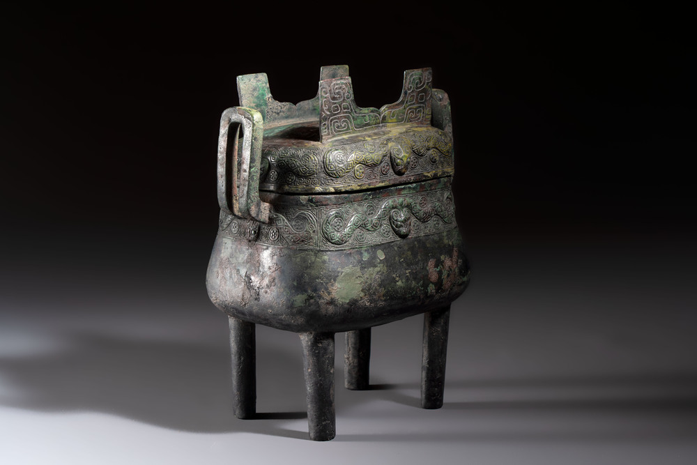 An inscribed Chinese archaic bronze food vessel and cover with double-dragon design, 'Yu Fang Ding 圉方鼎', Western Zhou
