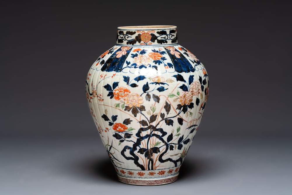 A large Japanese Imari baluster vase with floral relief design, Edo, ca. 1700