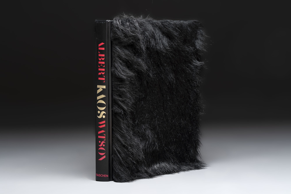Albert Watson (1942): 'KAOS', sample copy with faux chimpanzee fur fitting, Taschen, 2017