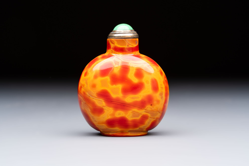 A Chinese 'Fired Up' glass snuff bottle, probably from the imperial Beijing glass workshop, 1720-1840