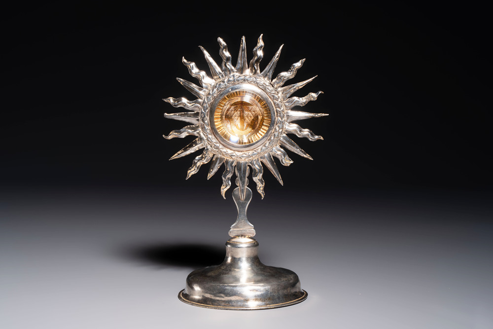 A silver 'Sunburst' reliquary monstrance with a sealed relic of the Cross, Flanders or France, 18th C.