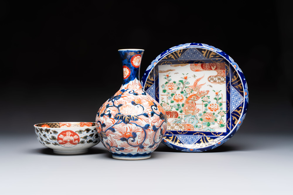 A Japanese Imari bowl, a bottle vase and a brush washer, Meiji, 19/20th C.