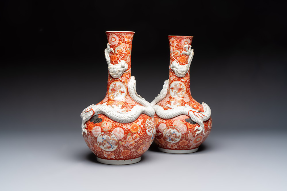 A pair of Japanese Imari 'Dragon' vases, Hichōzan Shinpo 肥碟山信甫 mark, Meiji, 19th C.