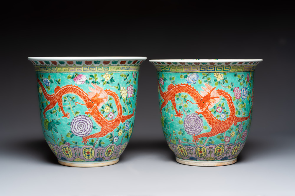 A pair of Chinese famille rose Dayazhai-style 'Dragon' jardini&egrave;res, 20th C.