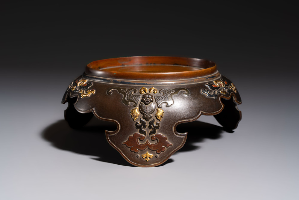 A fine Japanese bronze stand with silver-, gold- and copper-plated details, Meiji, 19th C.