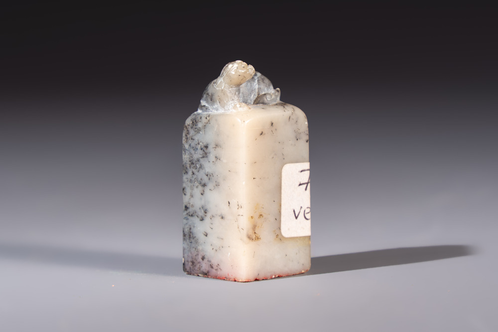 A Chinese soapstone seal with a carved mythical animal, inscribed Ying Hua Hong Bai Shang 樱花红陌上, 19/20th C.