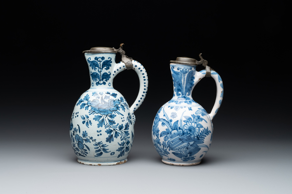 Two blue and white Dutch Delft jugs with pewter lids, 17/18th C.