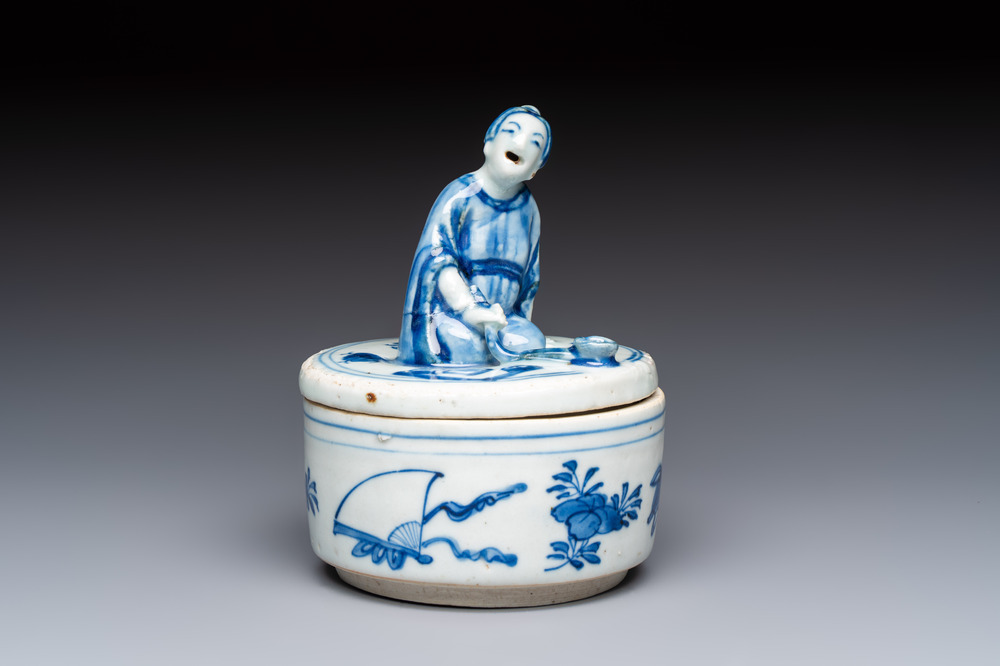 A rare Japanese blue and white 'Pipe Smoker' incense burner and cover, Edo, 17th C.