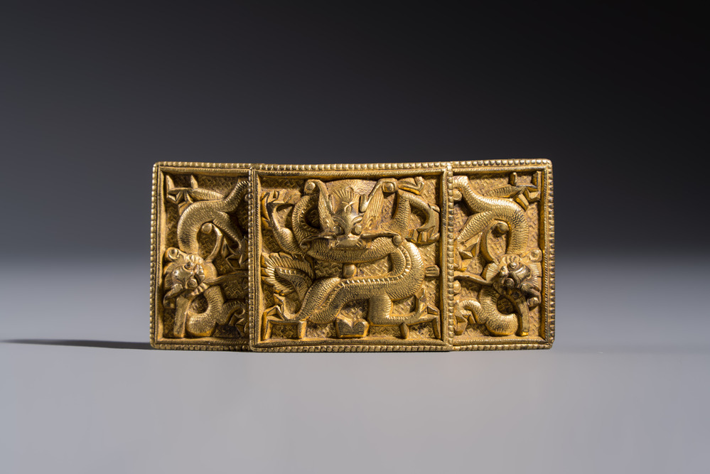A Chinese gilt-bronze 'Dragon' belt buckle, 19th C.
