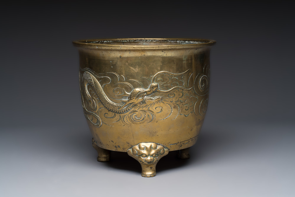A large Chinese bronze 'Dragon' tripod censer, 19th C.