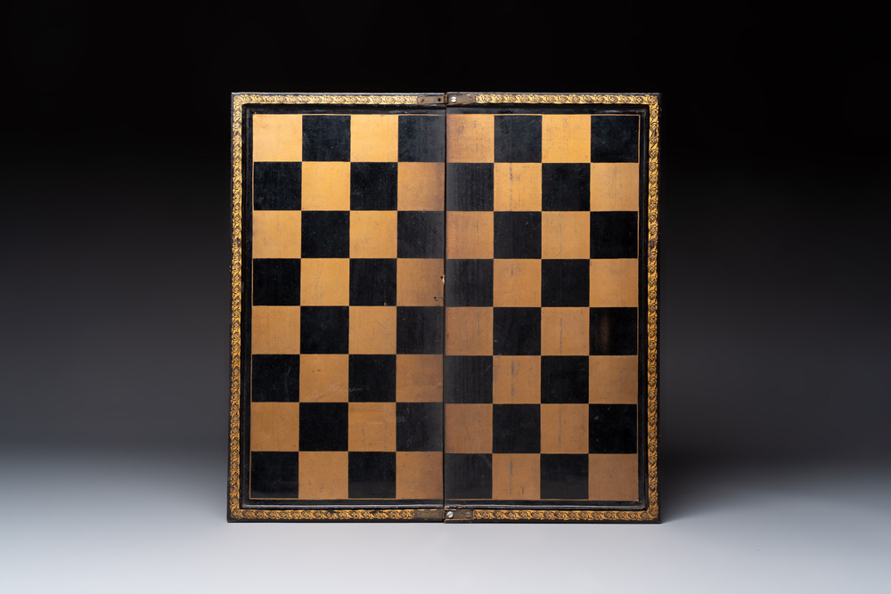 A Chinese Canton gilt-lacquered backgammon board, 19th C.