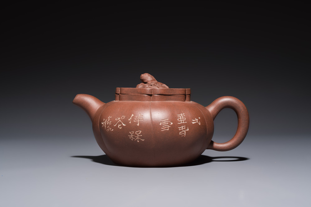 A Chinese Yixing stoneware inscribed teapot and cover, Zhong Shi Qiu 中獅球 mark, 20th C.