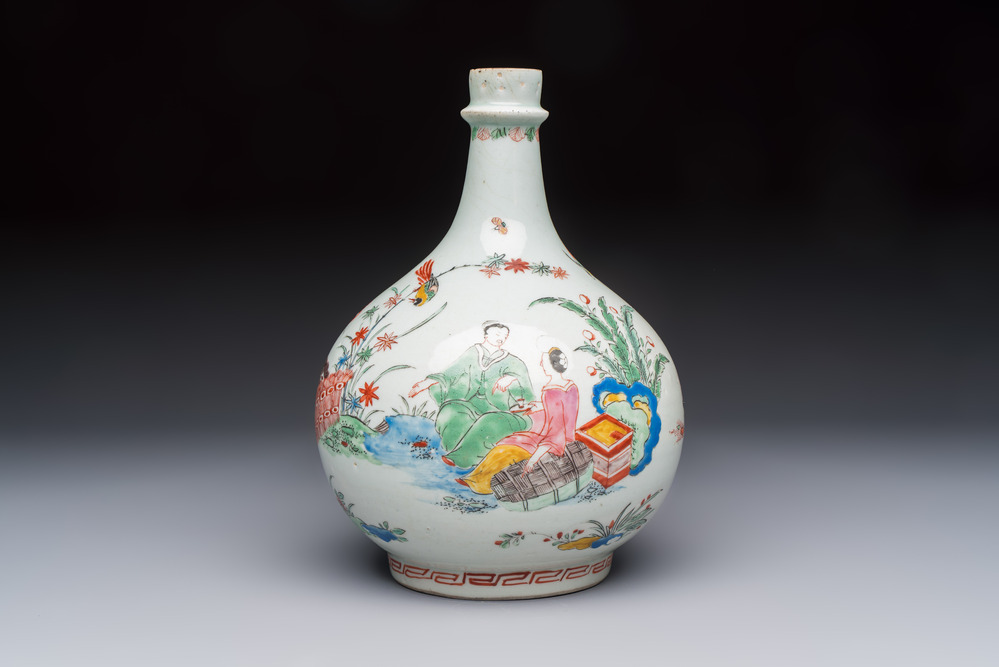 A very fine Dutch-decorated Japanese Arita bottle, Edo, 17th C.