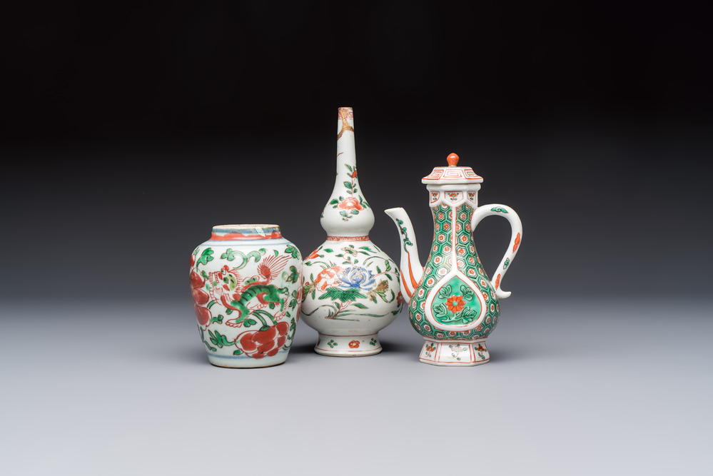A Chinese famille verte rosewater sprinkler, a wucai jar and a Samson Paris verte-style covered ewer, 17/19th C.