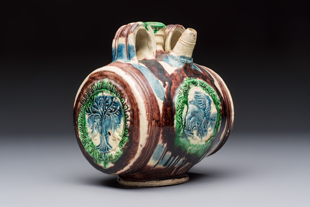A polychrome Saintonge pottery barrel with a griffin, France, 16th C.