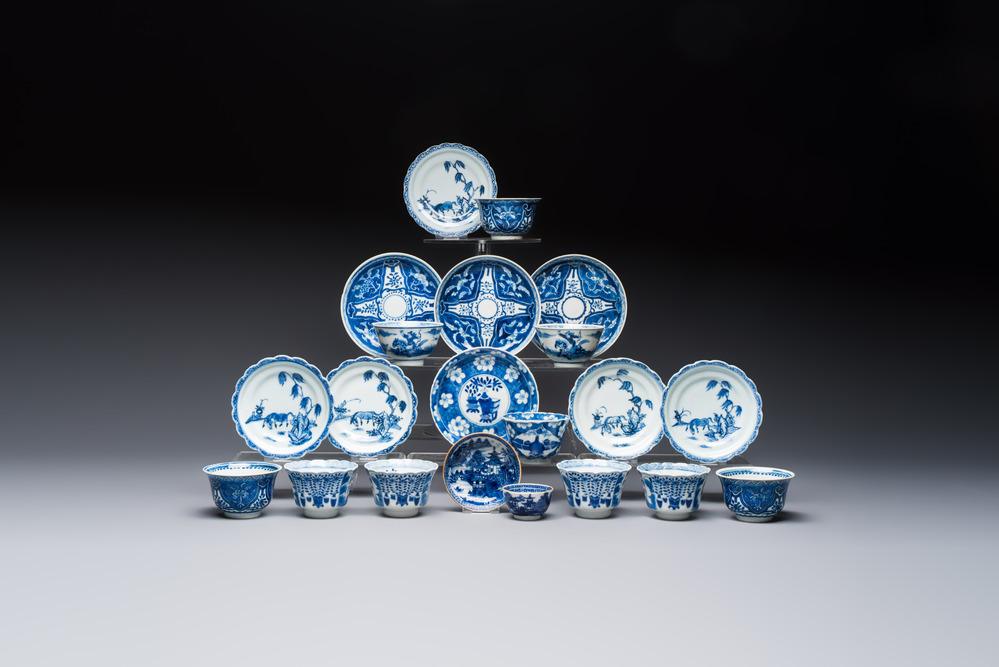 11 Chinese blue and white cups and 10 saucers, Kangxi and jade marks, 18/19th C.